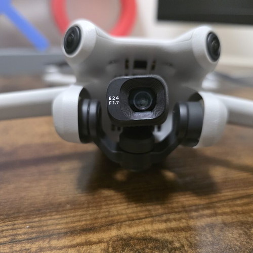 DJI Mini 4 Pro Fly Combo drone