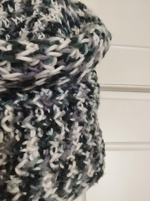 Knitted Neck Scarf like new, black and white