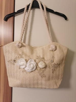 Raffia bag with machine embroidery applique new, beige