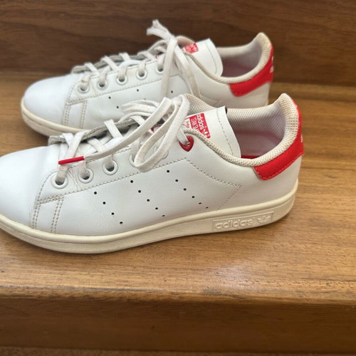 Adidas Stan Smith girls' sneakers with red hearts, white