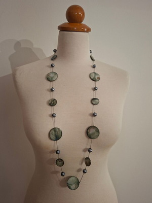 Necklace in like new condition
