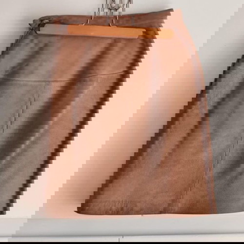 Δερμάτινο ταγέρ μεταχειρισμένο σε καφέ χρώμα, μέγεθος Small