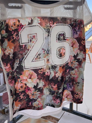Women's blouse like new, white with floral design, size S