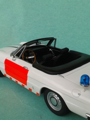 Alfa Romeo Spider 2000 Holland Police μοντέλο καινούργιο 1/18 Minichamps