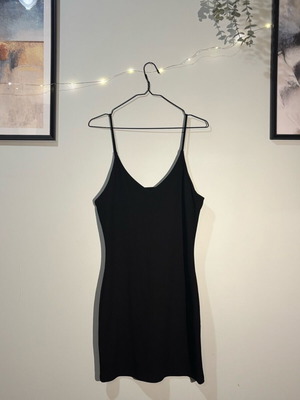 Mango dress black size Medium like new, fitted, short