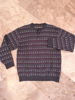 Vintage Volunt sweater size M like new, gray and red