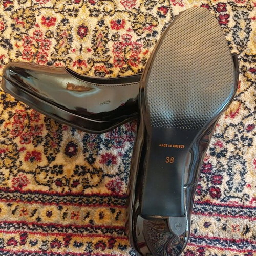 Stefania black leather patent pumps size 38 new
