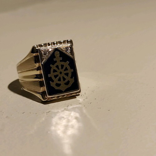 Gold men's ring 14k like new with enamel and anchor design