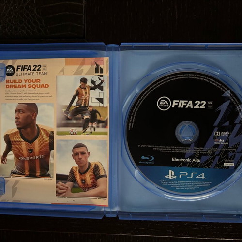 FIFA FC22 PS4 like new, compatible with PS5