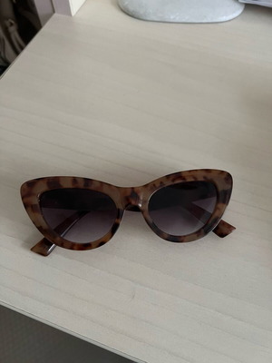 Stradivarius sunglasses like new, black and brown