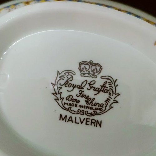 Royal Grafton Malvern fine bone china dinner set new, 75 pieces