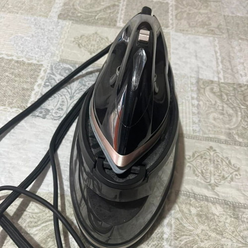 Izzy Steam Pro IZ-1102 steam iron used, 4 bar, 1.1lt tank needs service