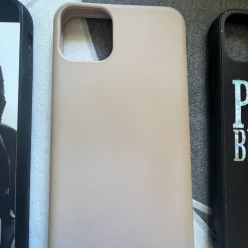 iPhone 11 Pro Max cases like new, pack of 4 with ring holder gift