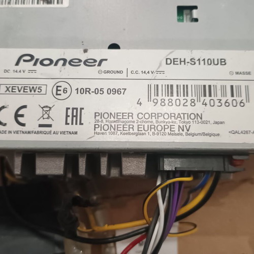 Pioneer DEH-S110UB car stereo like new with CD, USB, AUX, FLAC support
