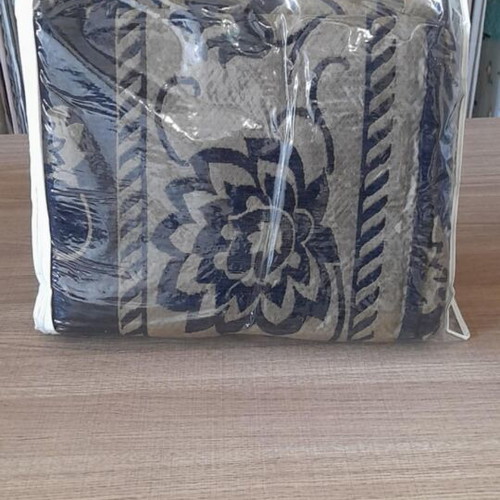 Chenille throw set 3 pcs new with two pillowcases