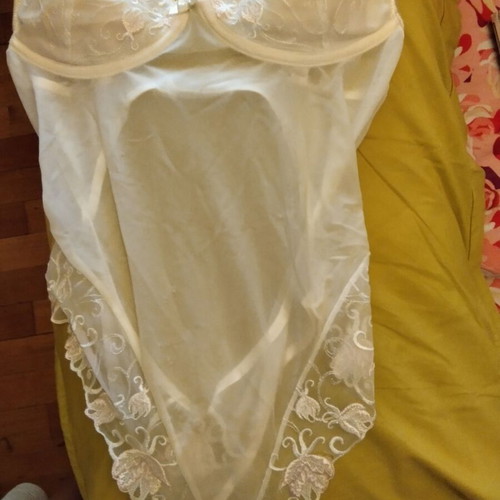 White bodysuit lingerie used, size small, chest 70B