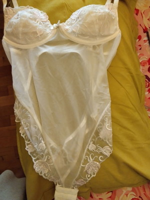 White bodysuit lingerie used, size small, chest 70B