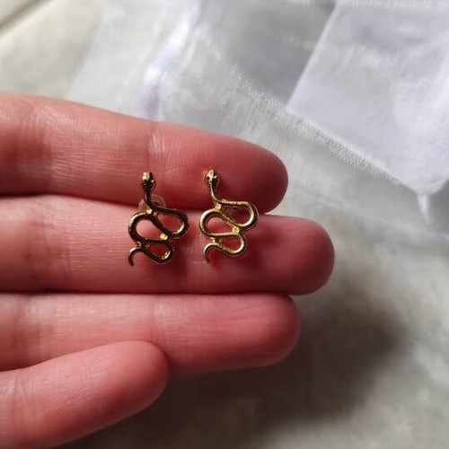 Snake earrings like new, small and discreet, gold color