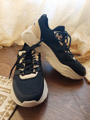 Sneakers γυναικεία Zara 39 σαν καινούργιο, μαύρο και μπεζ