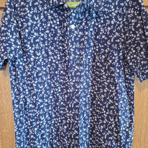 GAP kids shirt blue with flowers like new