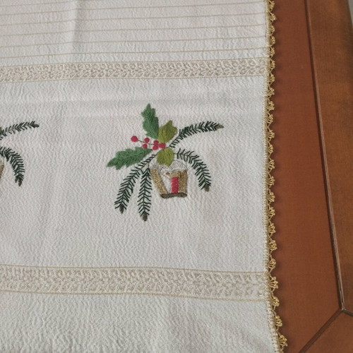 Handmade Christmas Runner Vintage 1960 like new