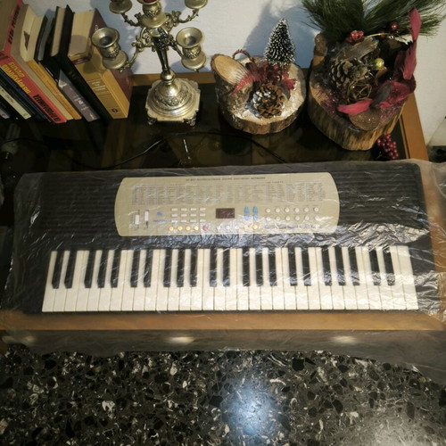Yongmei YM-2100 synthesizer like new electronic keyboard