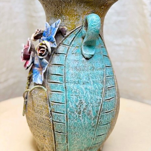 Ceramic large handmade vase with embossed decorative flowers, like new, 27 cm
