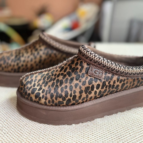 Ugg leopard slippers size 40 like new, brown