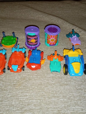 SuperZings set with hideout, vehicles & capsules