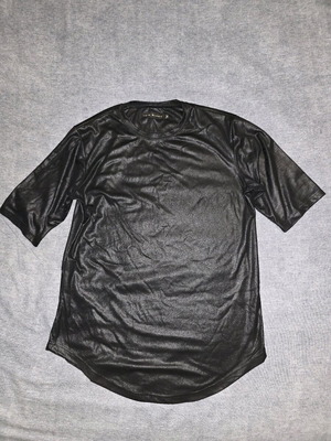 Twin Black T-shirt made of leatherette like new, black size M