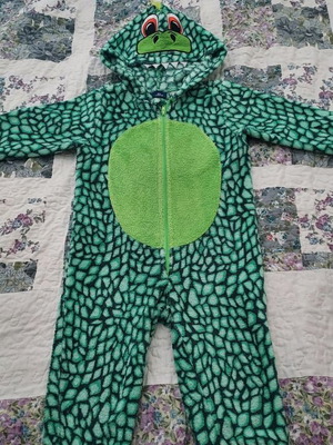 Crocodile sleeping bag used, 2 years old, warm with hood and tail