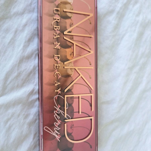Urban Decay Naked Cherry eyeshadow palette used