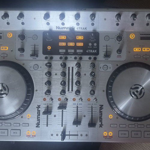 Numark 4TRAK DJ controller new with jog wheels