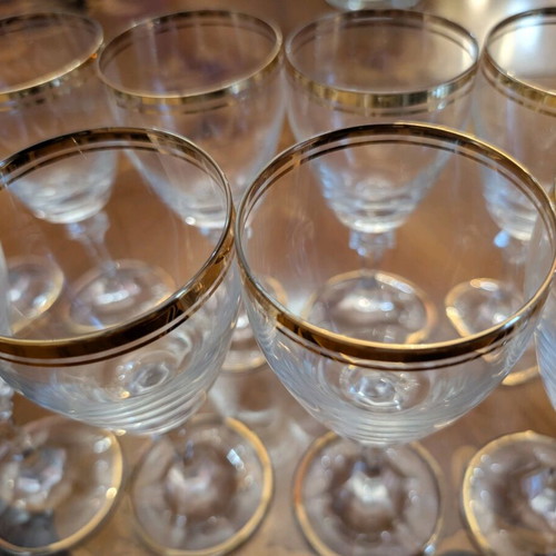 Glasses with gold detail set of 9 like new for wine, spirits, and liqueur