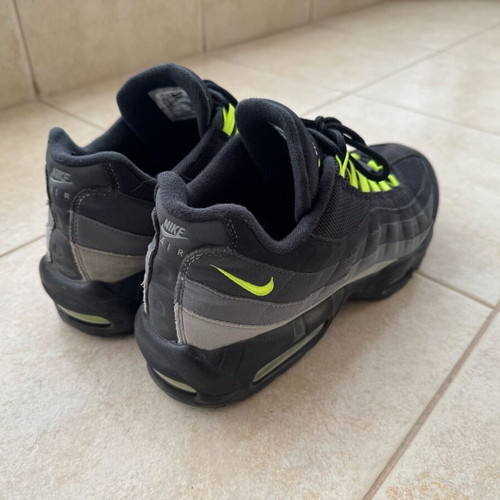 Air Max Neon Black 95 Nike athletic shoes like new, size 45