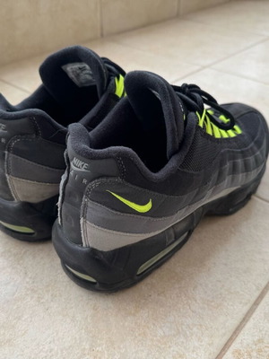 Air Max Neon Black 95 Nike athletic shoes like new, size 45