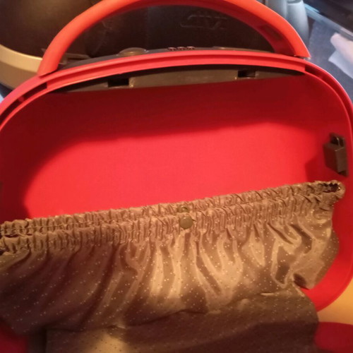 Travel toiletry bag like new with large capacity and lock