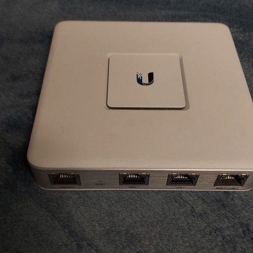 Ubiquiti UniFi Security Gateway used with original power supply
