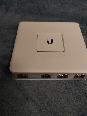 Ubiquiti UniFi Security Gateway (USG)