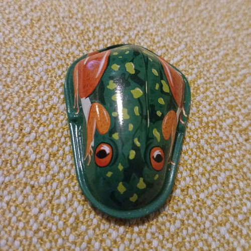 Frog toy with tin sound new children's toy