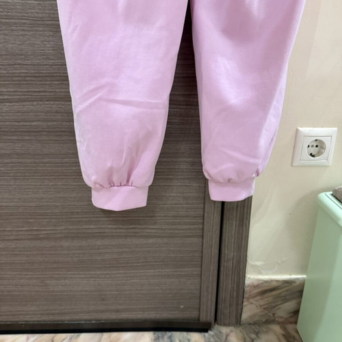 Pink sweatpants with soft fabric