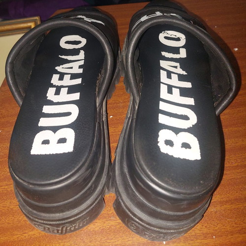 Buffalo OG sandals vegan leather size 39 like new, black white
