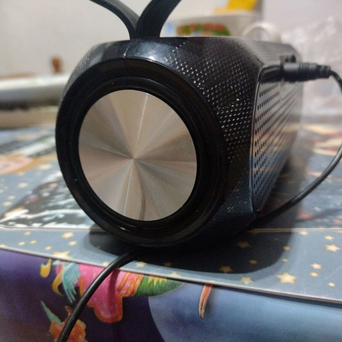 Bluetooth speaker radio like new