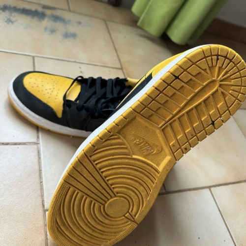 Air Jordan 1 Low sneakers black/yellow, size EU 45 / US 11