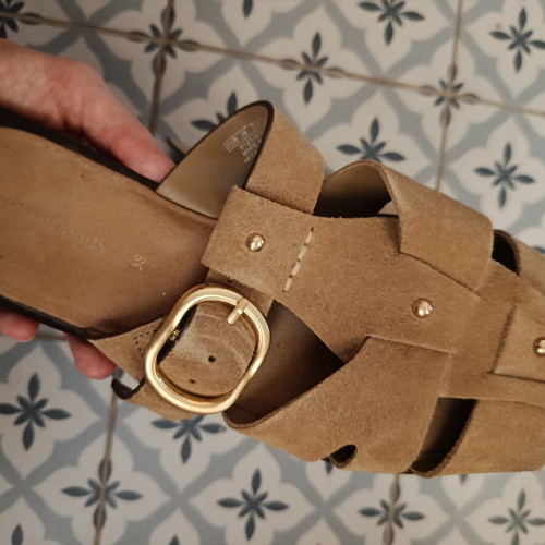 Stradivarius castor sandals size 38 like new beige