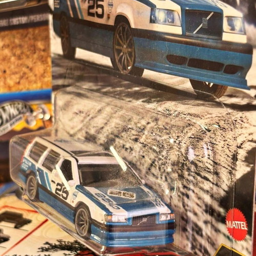 Hot Wheels Volvo 850 Estate collectible