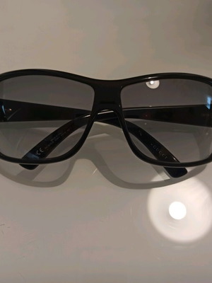 Gucci γυαλιά ηλίου σαν καινούργια, μαύρα