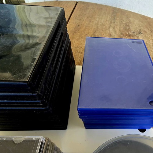 CD cases like new, pack of 750, various sizes and colors
