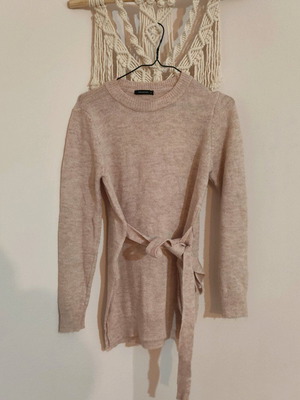 Knitted women's sweater with belt like new, beige, size M