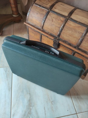 Samsonite Briefcase new condition